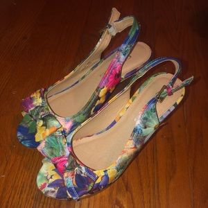 FLOWER WEDGES